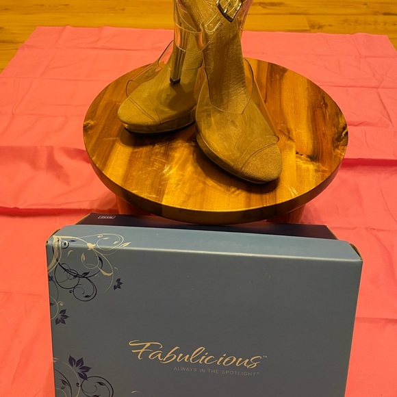 Clear pageant shoes by Fabulacous Size 8 with 4” Heel with tan soles - Picture 7 of 15